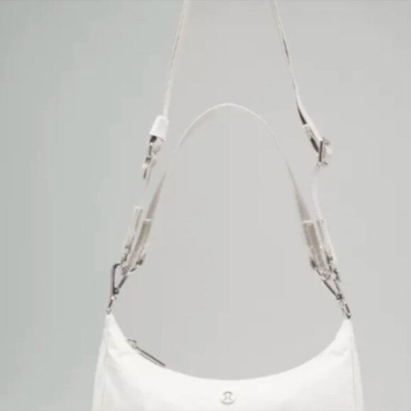 ululemon City Essentials Small Shoulder Bag 3L - Picture 2 of 3